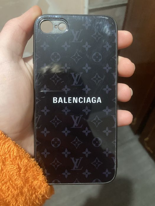 Vand Husa Balenciaga Louis Vuitton