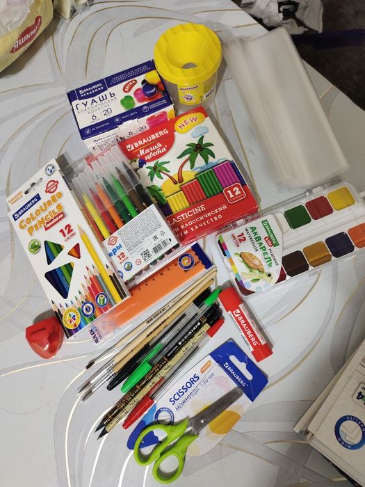 Набор канцелярских принадлежностей