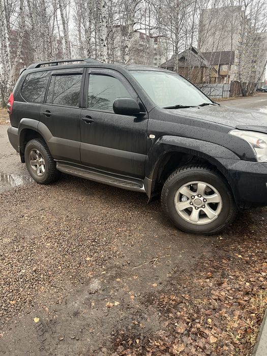 Машина Ланд Крузер 2007г