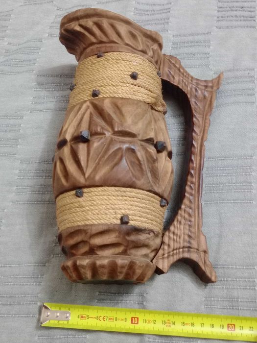 Cana carafa decorativa sculptata in lemn 30 cm. inaltime