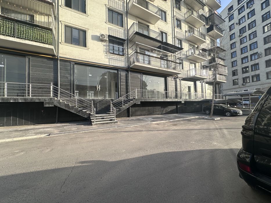 Сдам в аренду 560м2 в центре города Яккасарай