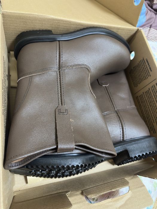 Продам спец обувь red wing