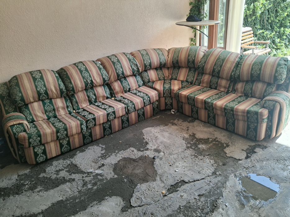 Divan sotiladi ,