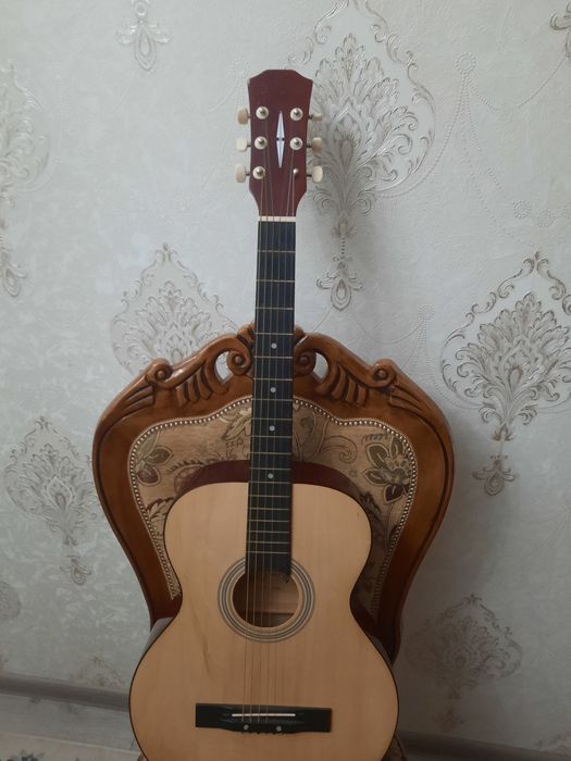 Акустическая гитара