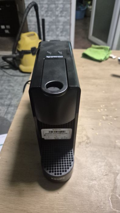 Aparat cafea Nespresso Essenza Mini XN110810