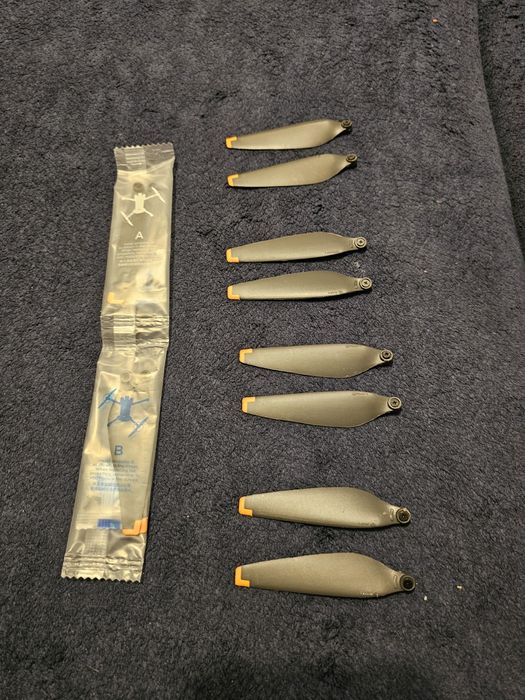 Drona DJI MINI 3 Fly more combo+protectie elicii, limita inaltime 500m