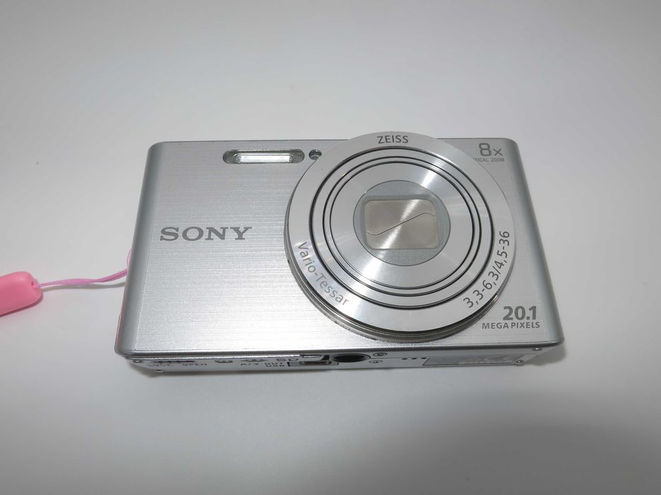Sony CyberShot W830 компактен цифрова фотоапарат, дигитална камера сребърен цвят, пълен комплект, работи отлично, като НОВА