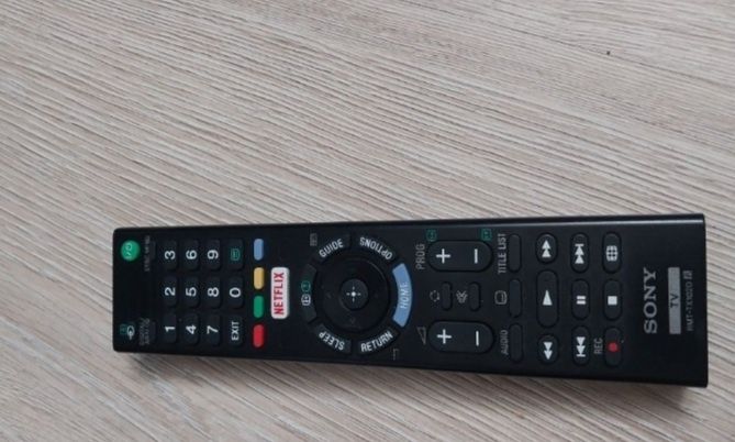 Смарт телевизор Sony 109см. С креплением на стену.