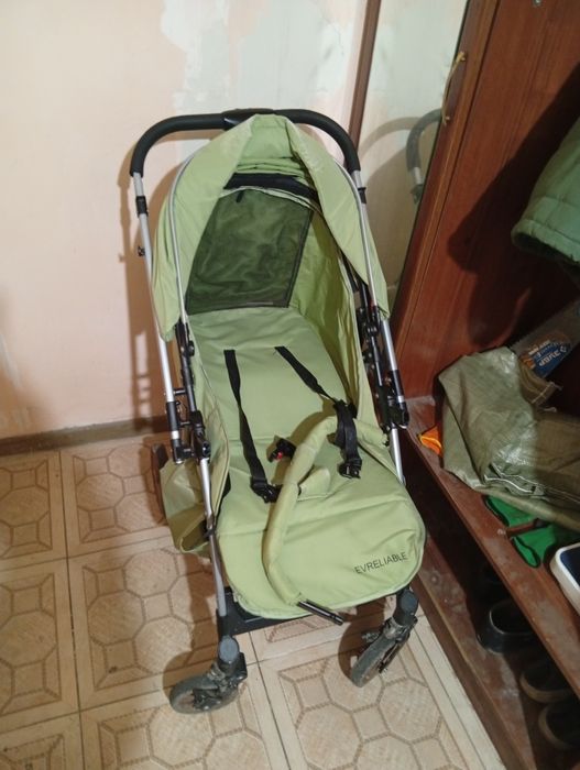 Отдам коляску за шоколадку