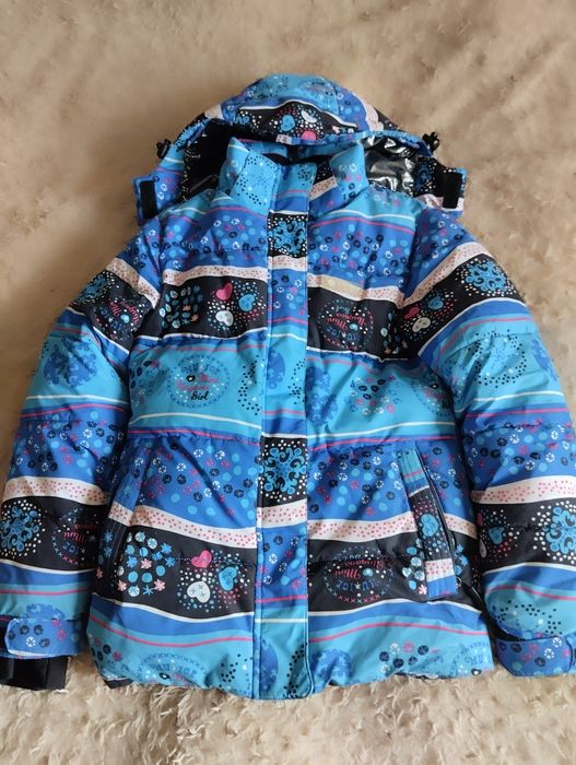 Детские зимние куртки, лыжный костюм.