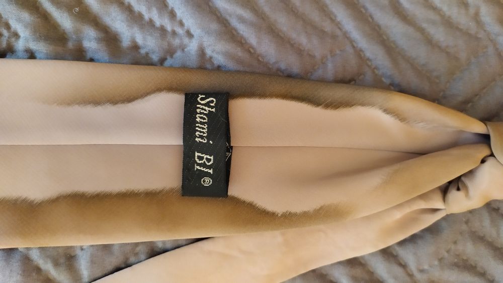 Продавам костюм произведен в България