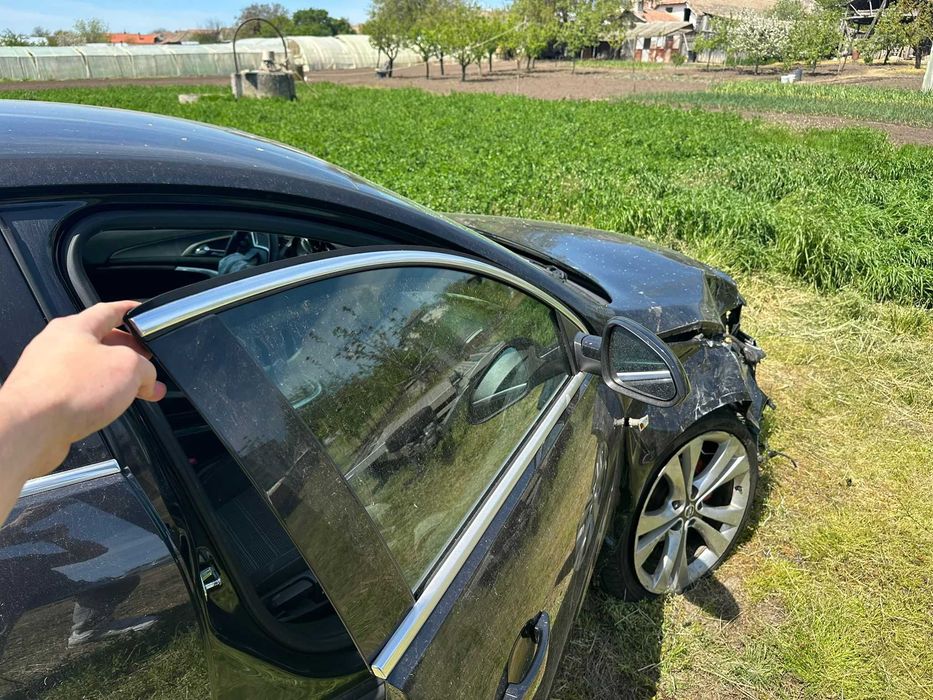 Vand Opel Insignia - Lovit