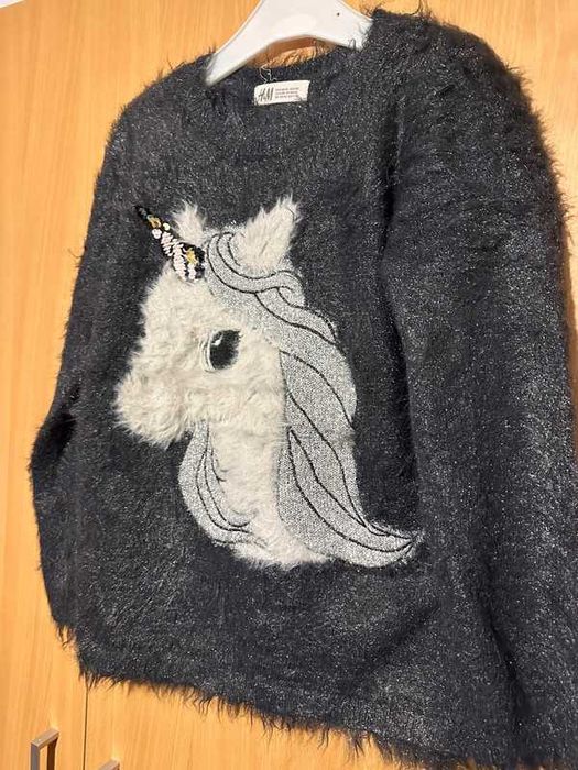 Pulover fetiță H&M 8-10 ani, pufos, model unicorn, ca nou