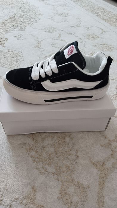 Продам новые кроссовки, разные