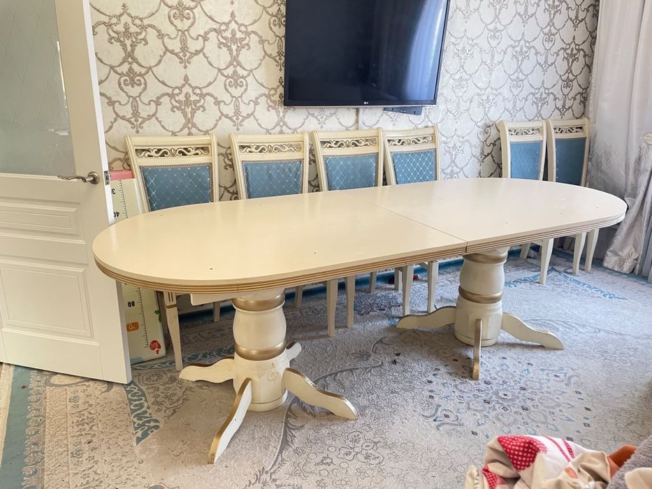 Продается стол без стулья