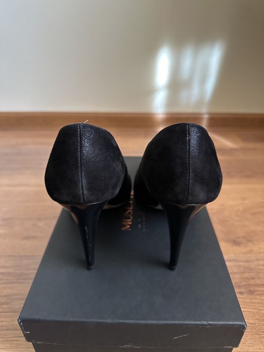 Stiletto negri din piele