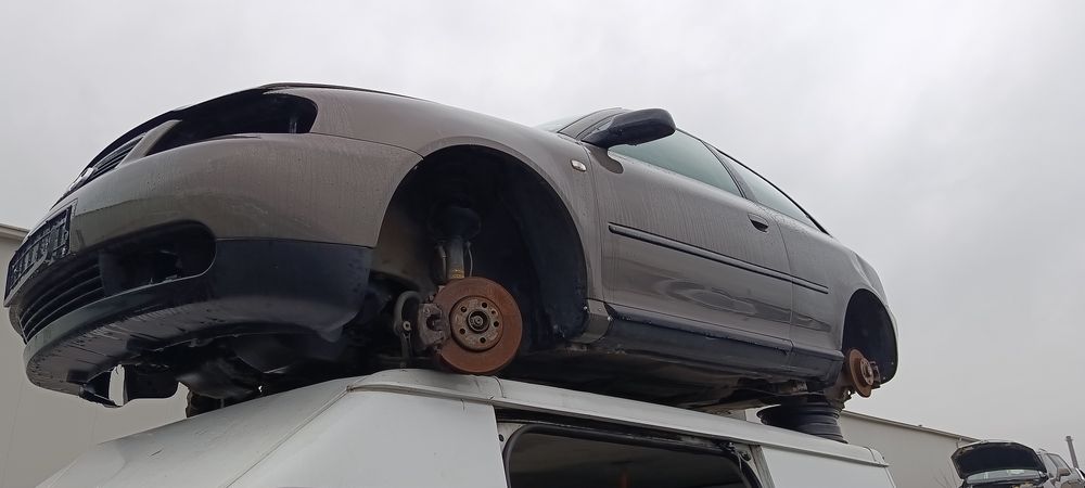 А3 8L 1.6i На части!!!