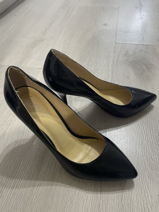 Продам туфли и босоножки 35 размера