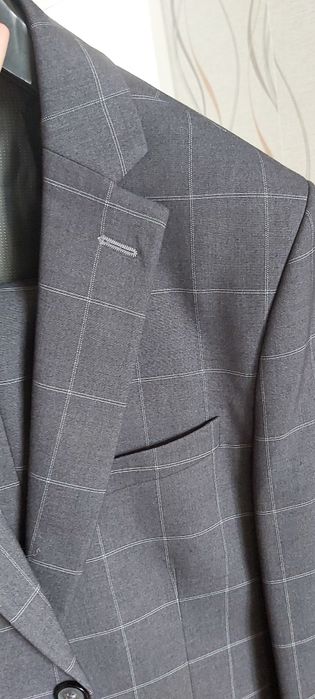 Продаю костюм тройка размер 46 (м)
