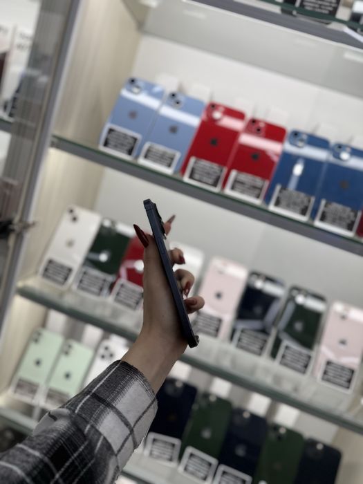 Humor GSM oferă spre vânzare / iPhone 15 Pro Max / 256 GB / Blue / Baterie 86% / Garanție 12 luni / Rate