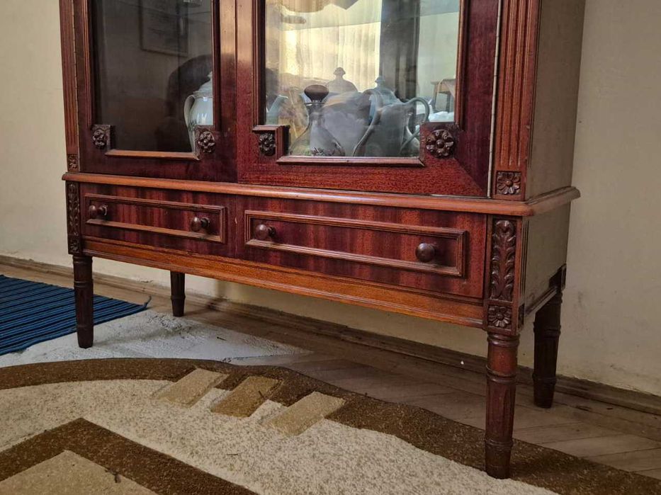 Vitrina lemn masiv - mobilier vintage colectionari