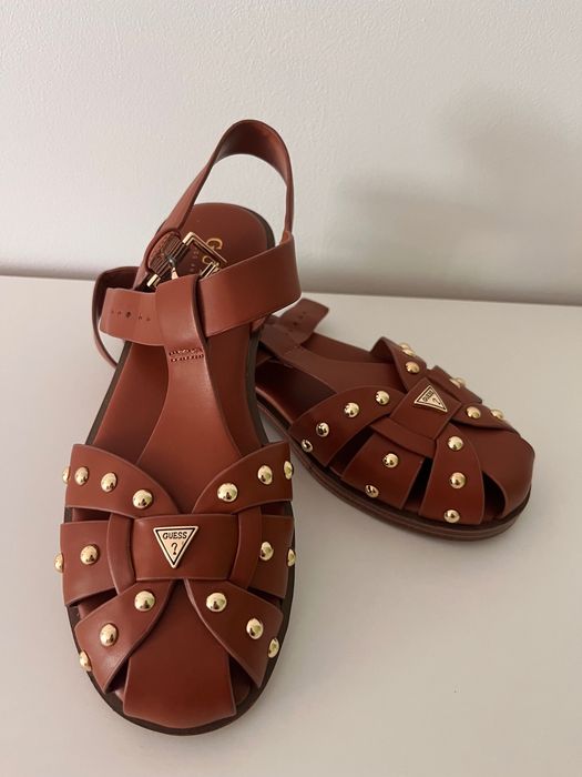 Кожени сандали Guess
