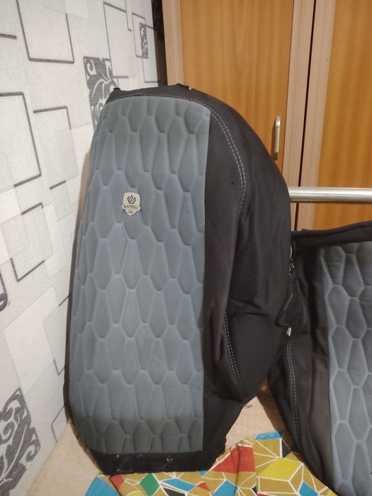 Продаются чехлы и полики б/у. Спарк.