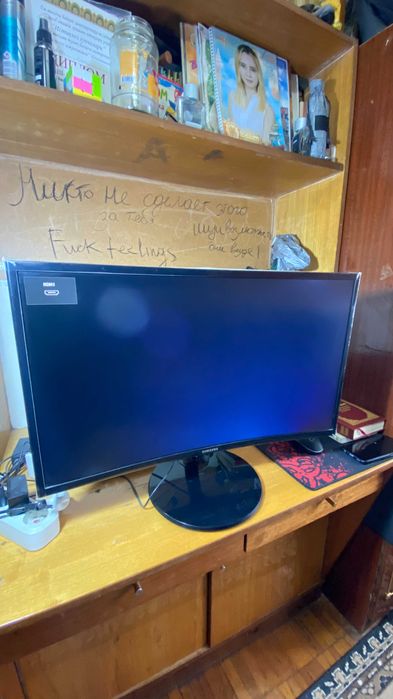 Продаётся  Офисный Компьютер   
В коплекте 2  монитора и  1 клавиатура