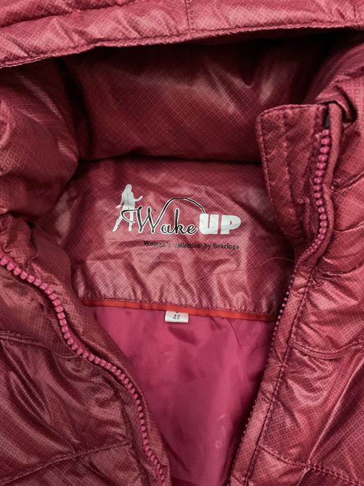 Пуховик цвета фукси с капюшоном