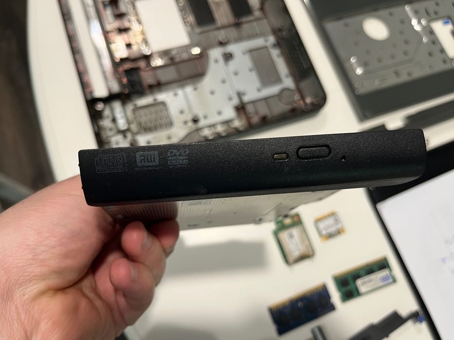 Резервни части за лаптоп Dell N5010 - RAM/ KBD/ Wi-FI/ Bluetooth/ Display/ Speakers/ Power Board/ DVD