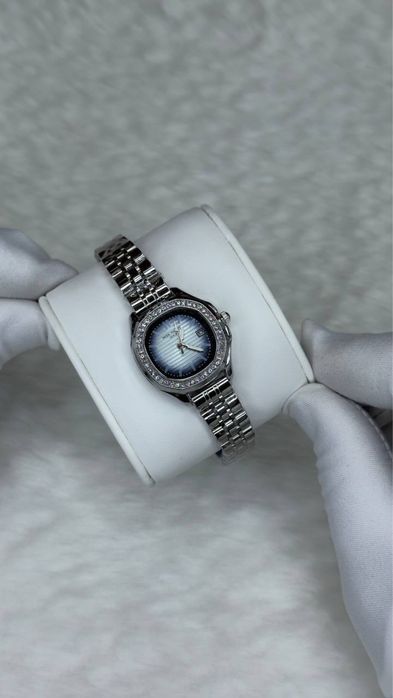 часы женские Patek Philippe Lux