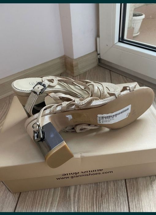 Сандали Gianni чисто нови