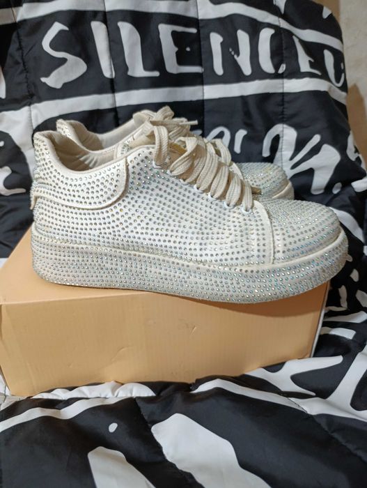 Дамски обувки и маратонки