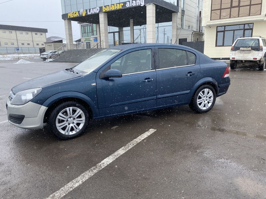 Opel Astra H 1.6 робот, седан