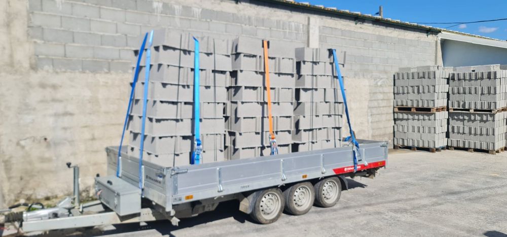 Inchiriez miniexcavator, miniincarcator, remorca basculabila