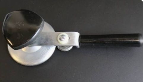 Машинка СССР для банок отдам дещ