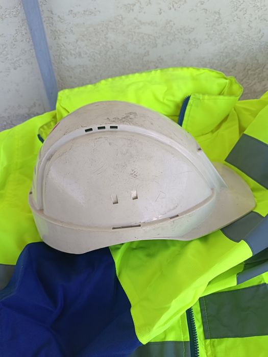 Спец одежда каска