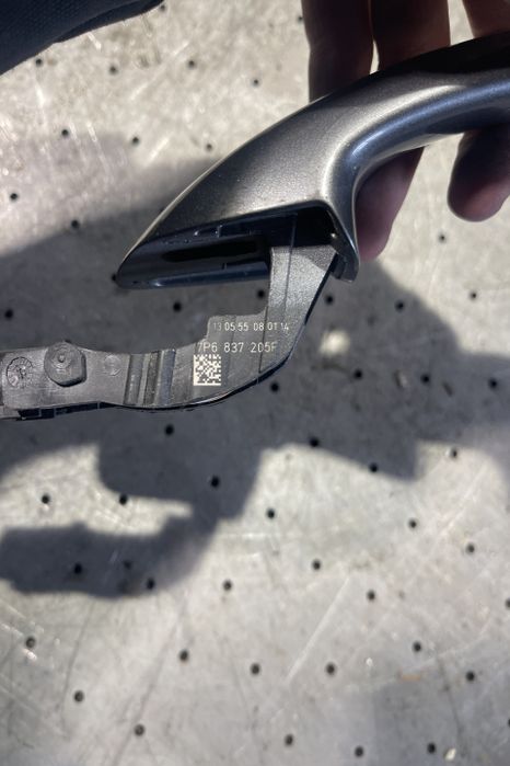 Maner deschidere din exterior usa fata stanga 7P6 837 205F Volkswagen