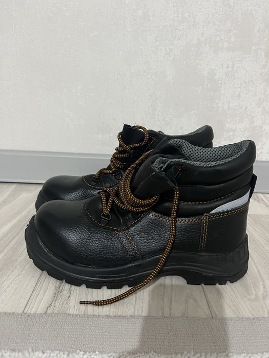 Спецобувь. Рабочие ботинки.