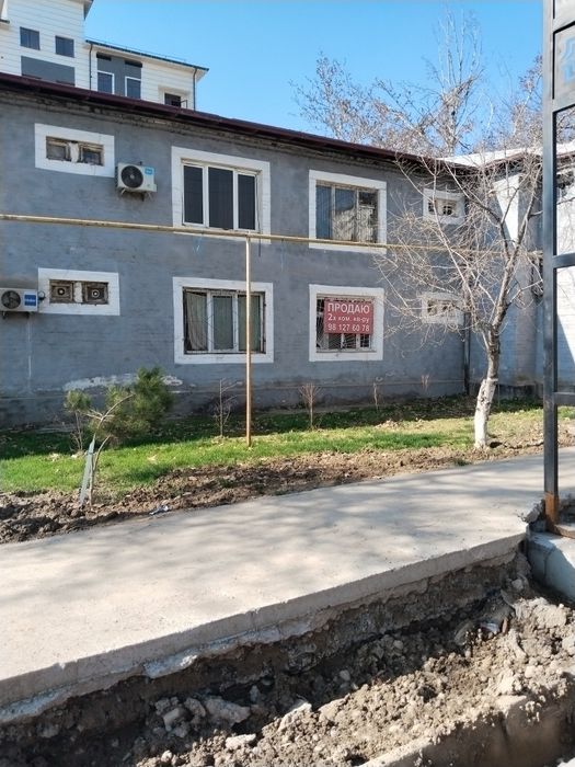 Продам 2-х комнатную. Янгиюль.