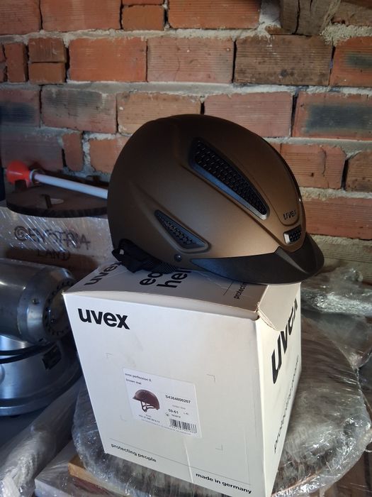 Каска за конна езда UVEX