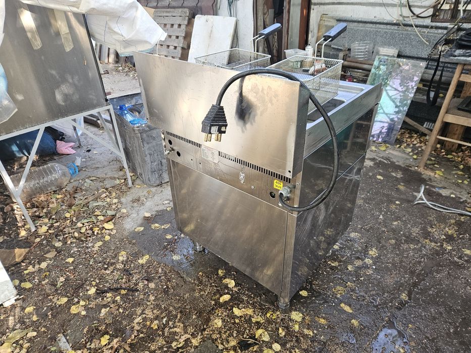 Фритюрник професионален трифазен 2х6 kw.,2x8 литра Цена 690 Евро