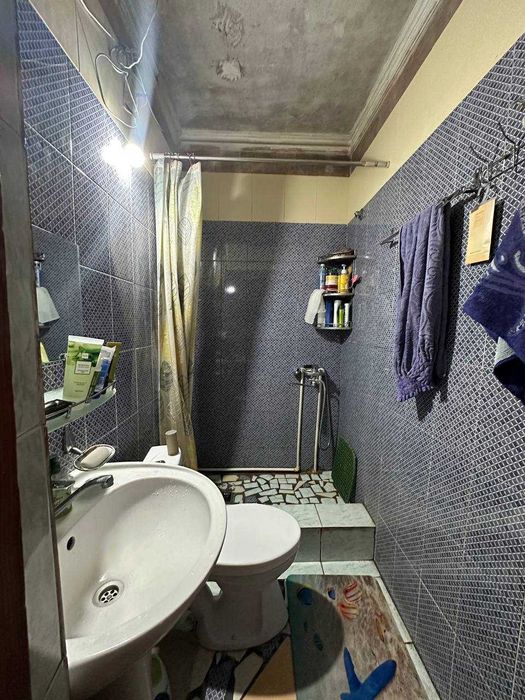 Продам квартиру на ТТЗ, Ахмад Югнакий 4-ком/1 этаж/5-этажный дом