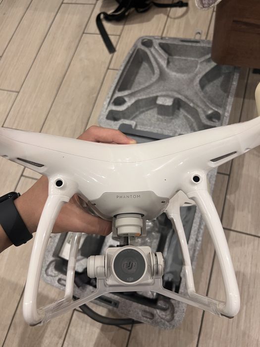 Дрон DJI Phantom 4