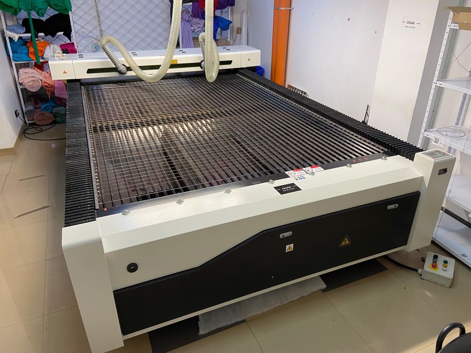 Продавам индустриален CO2 лазерен станок Cormak LC2030EVO 130W, 1500x3000 мм, 2023 г.