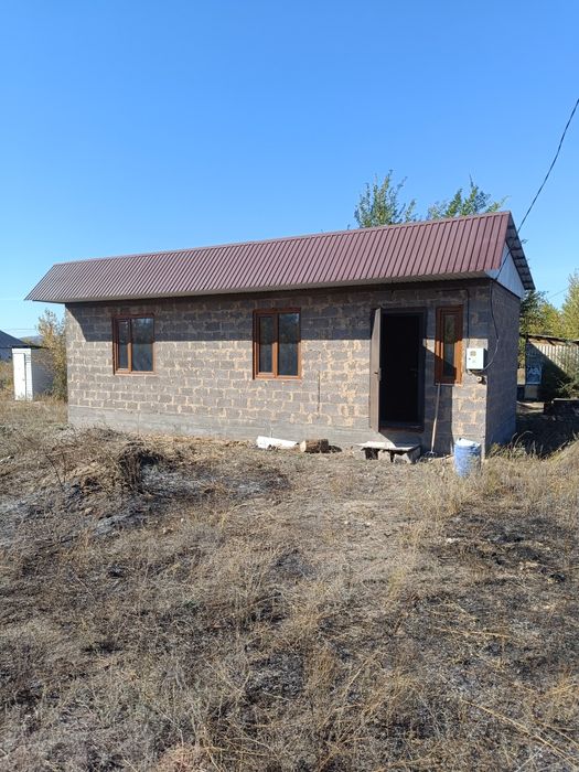 Участок с времянкой