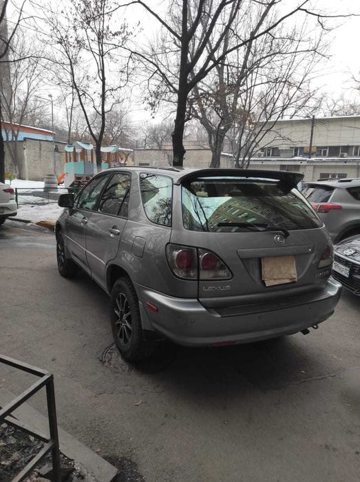 автомобиль Лексус RX300