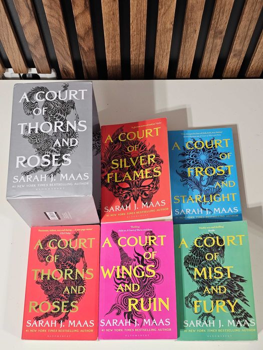 Acotar  5 carti set complet  in engleza A Court of Thorns and Roses