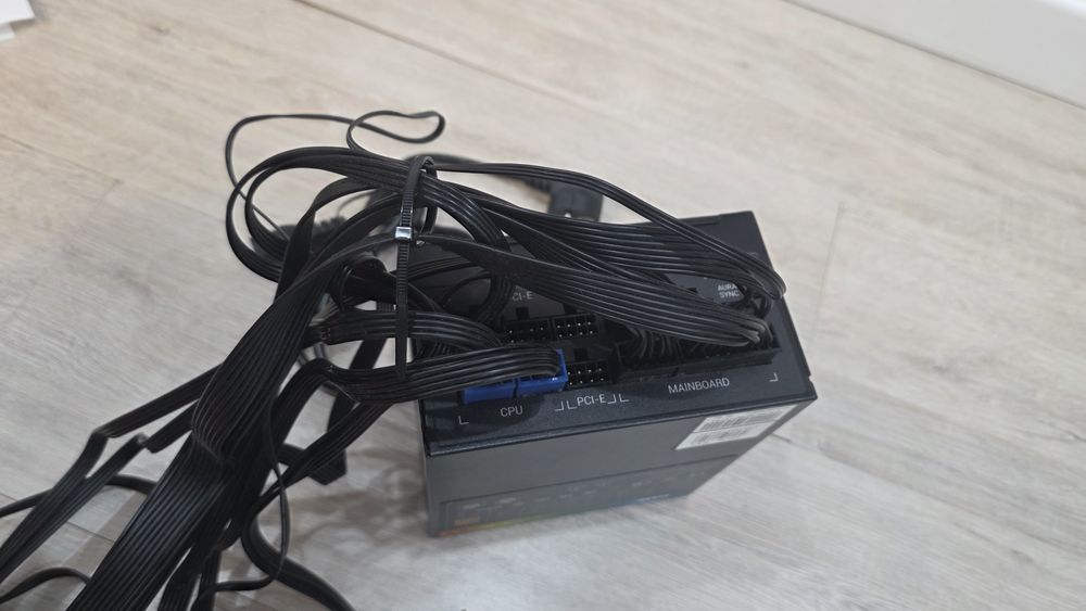 Продам блок питания Game Max 750 Pro RGB