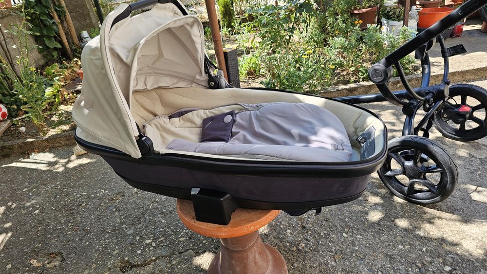 Количка Quinny Mood.
Коплекта включва летен кош, зимно чувалче / от 0-